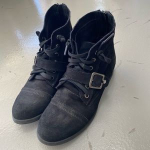 Black suede booties / ankle boots